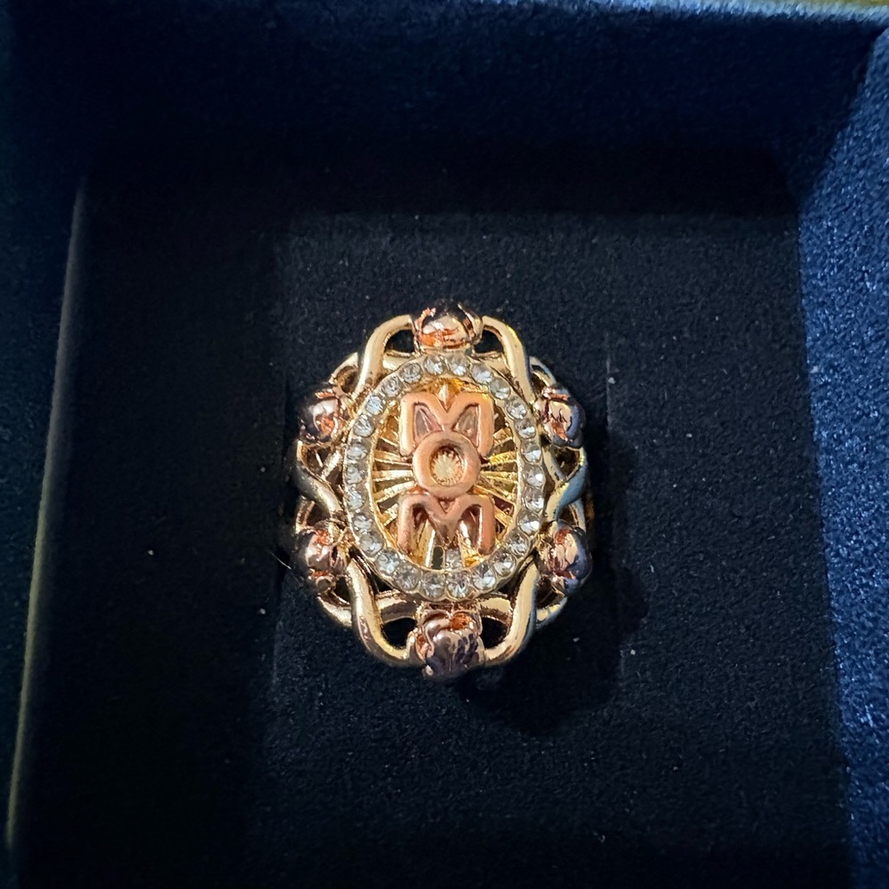 Elegant Rose Gold and Gold Filigree Women's Ring with Crystal Accents